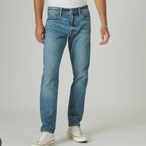 NWT! Lucky Brand 410 Athletic Slim Jeans